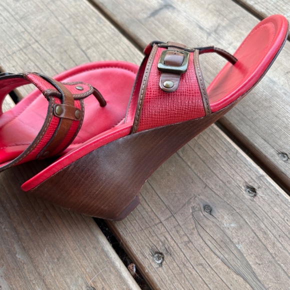 Cole Haan Wedge Sandal with Buckle. Red and Brown Thong. Size 9 B - Picture 8 of 9